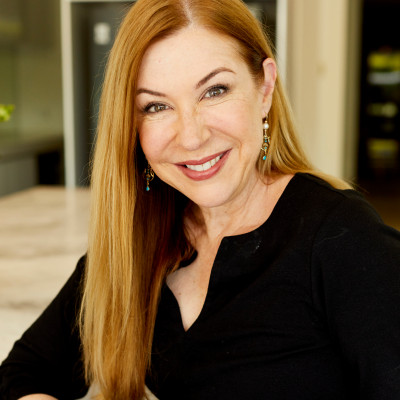 Portrait of Elizabeth Gould, Elizabeth Gould, best-selling author & personal reinvention coach.